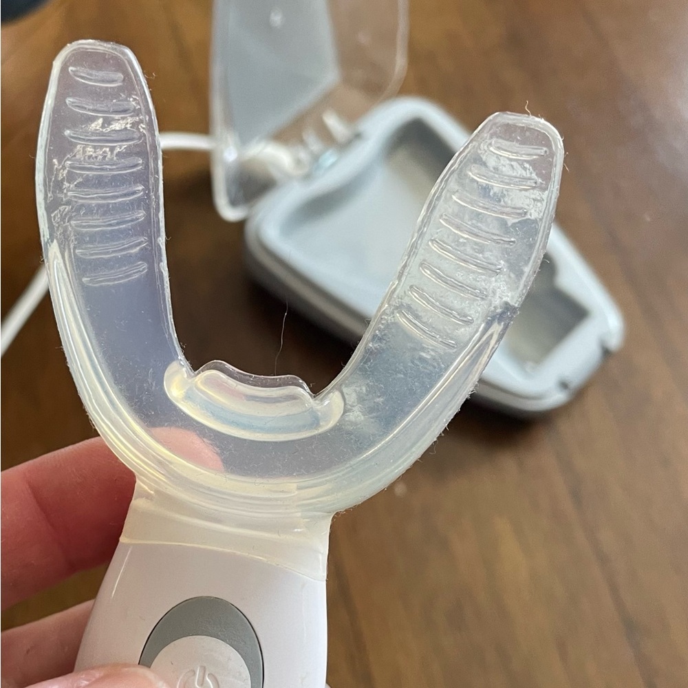 AcceleDent Aura | Accelerated Orthodontic Device - Picture 5 of 8